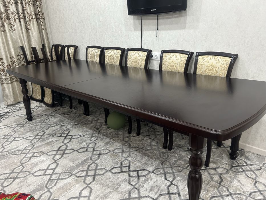 Продам гостиный стол