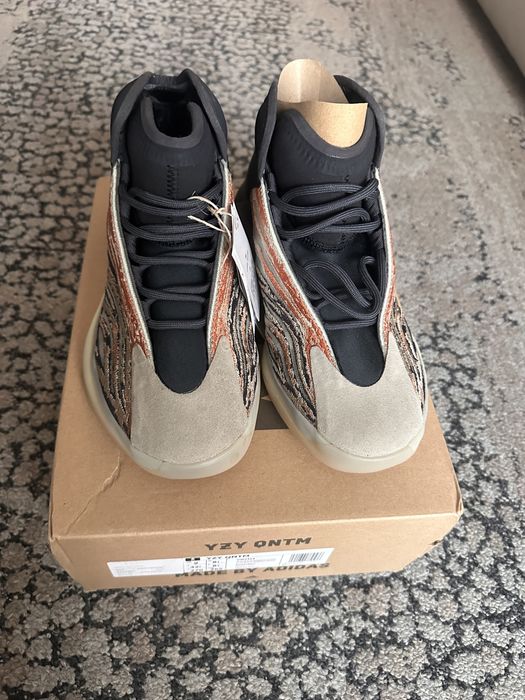 Adidas Yezzy masura 8.5 NOU