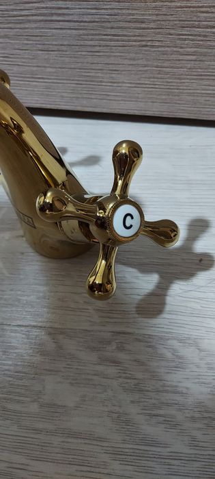 Смесители разные для ванны и кухни