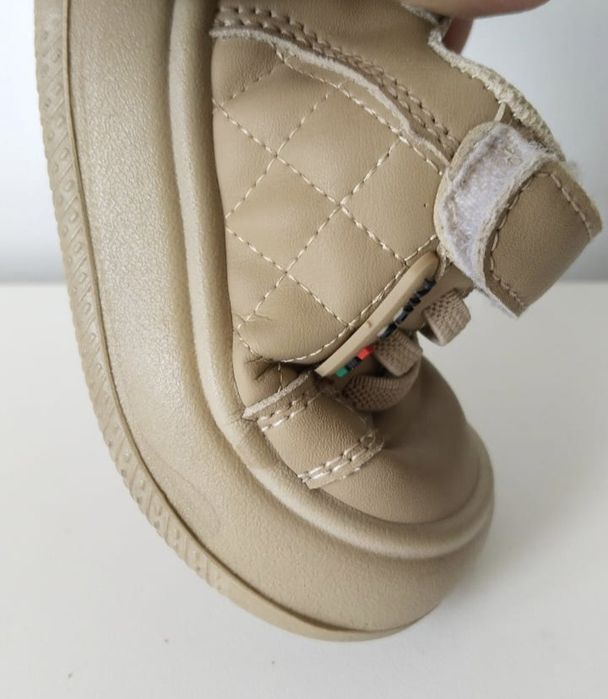 Детские кроссовки