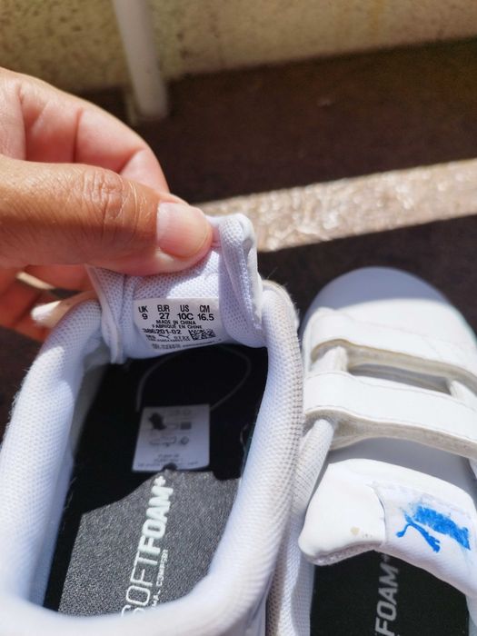 Продавам детски бели, кожени оригинални маратонки Пума