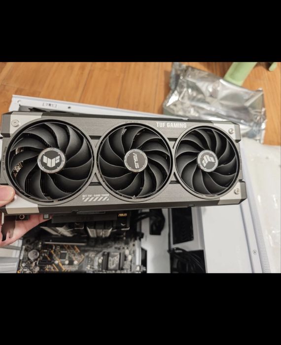 Placa video Asus TUF Gaming RTX 5060, 8GB