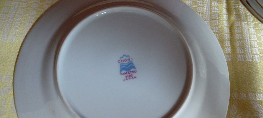 Винтажный столовый комплект японских тарелок