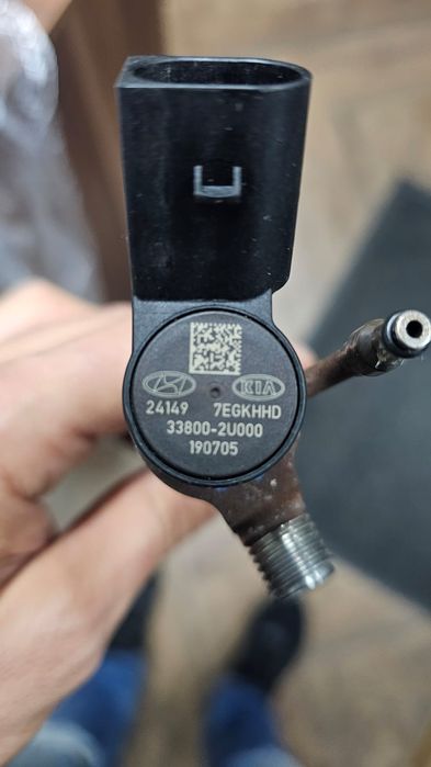 Set de 5 injectoare Kia Sportage cod 33800-2U000