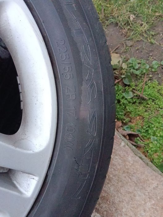 225-55-17 Vredestein