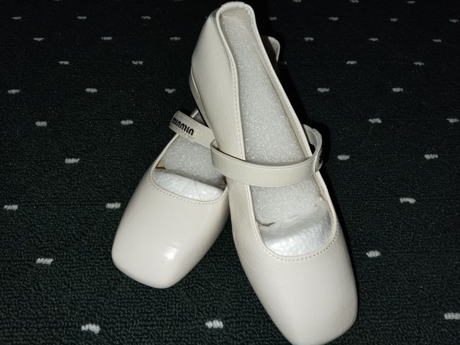 Yangi bejeviy tufli sotiladi