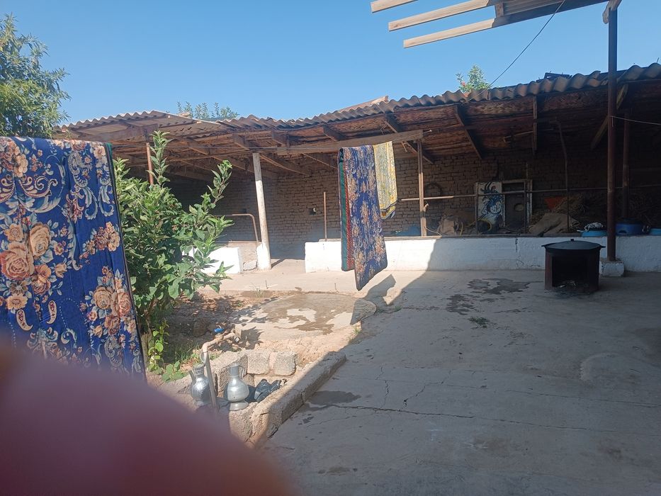 Hovli uy joy sotiladi