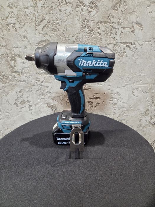 Акумулаторен гайковерт ударен MAKITA DTW1002