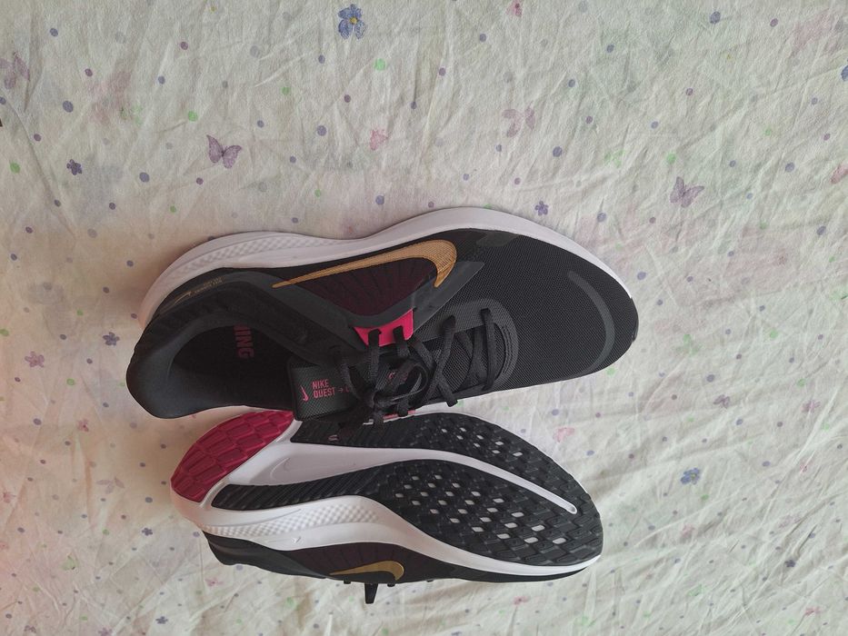 Чисто нови мъжки маратонки Nike QUEST 5
