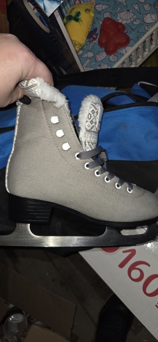 Продам классные коньки