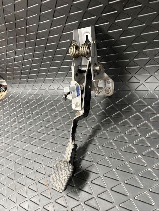 Pedala ambreiaj Mazda 6 2003-2007 Se ofera factura si garantie!