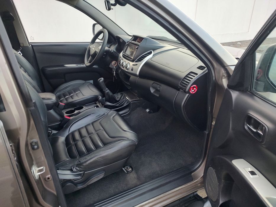 Mitsubishi L200 BARBARIAN BLACK 4x4 REDUCTOR / 2014 / Navi / Piele
