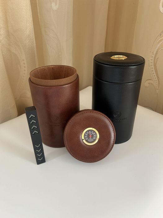 Преносим хумидор за пури с хигрометър – кожа + кедър