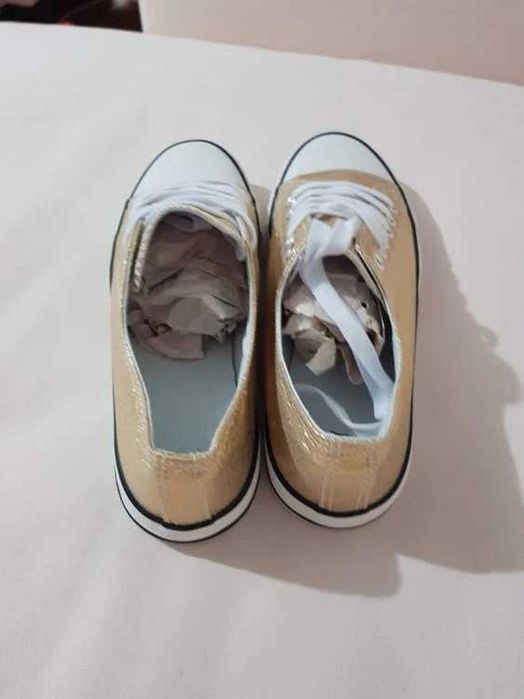 Tenisi Tex aurii,marimea 38,noi