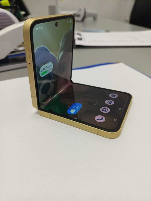 Samsung Zflip 6 като нов