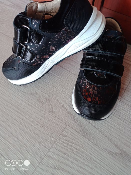 Продам детскую  обувь