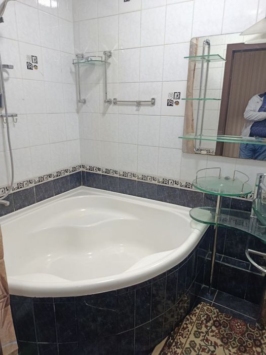 Продам сваю 4-3/3/9 квартиру в центре Ташкента