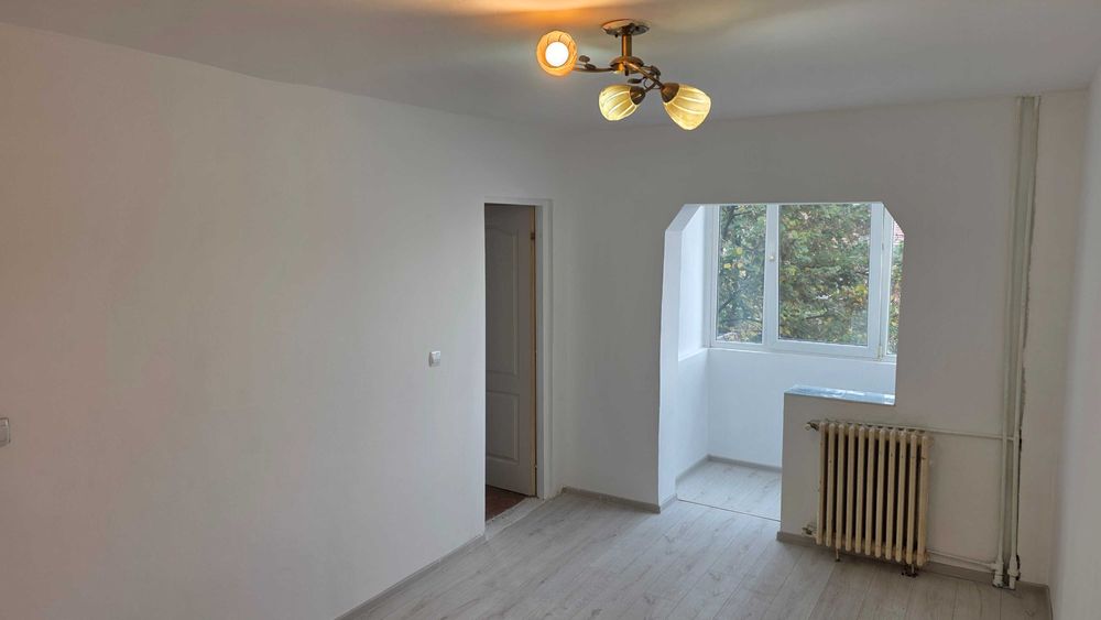 Proprietar, Garsonieră de vânzare, etaj 2 – B-du Dimbovita