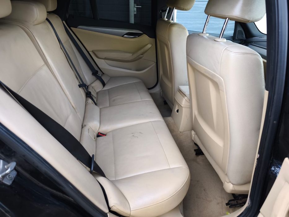 Dezmembrez BMW X1 E84 2.0d 18dX-Drive M Pack 2011  Manual piele recaro Jante 18 M volan M praguri ext oglinzi cu rabatare
