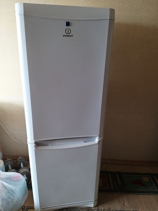 Холодильник indesit