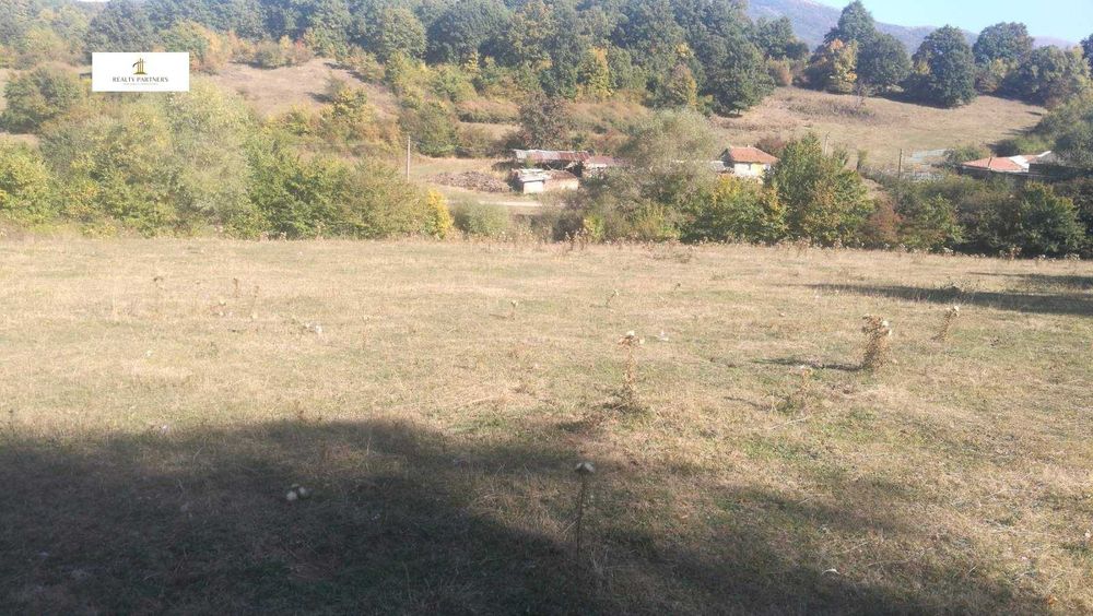 Продава парцел – кв. Църква, гр. Перник