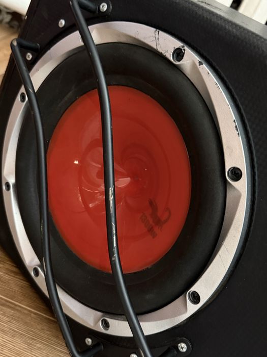 Продам сабвуфер в машину