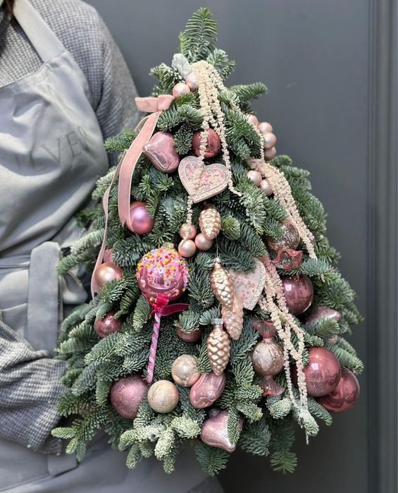 Елки, венки, гирлянды живые