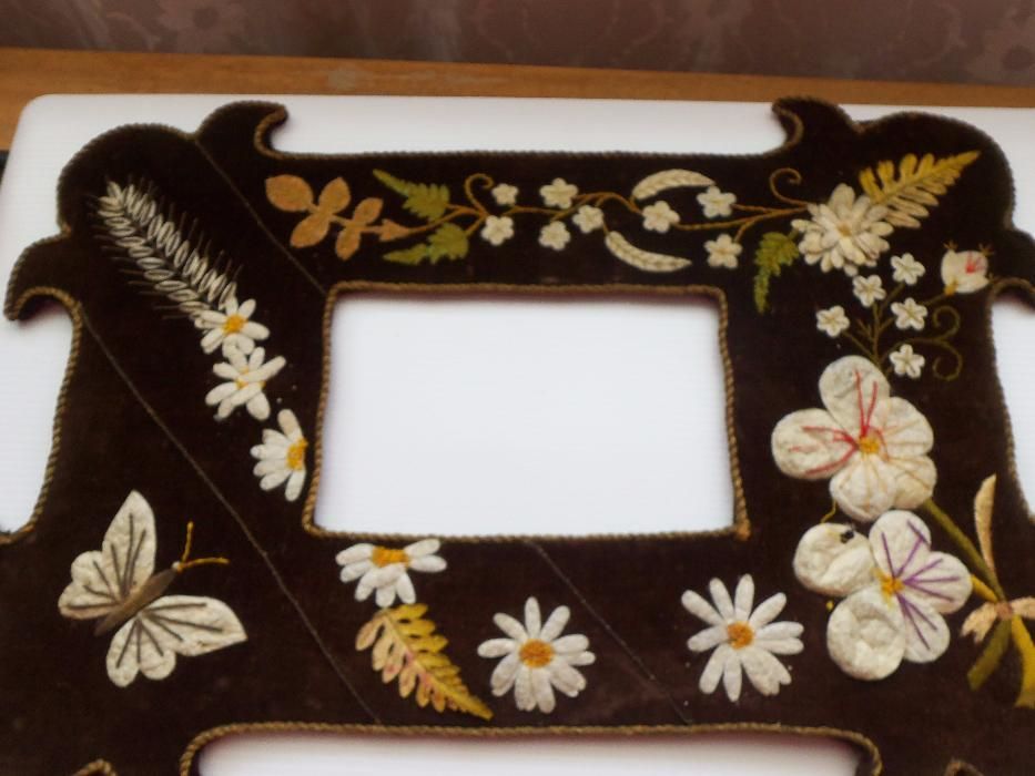 Ръчно бродирана, апликирана рамка.Пирографирани кутии за цигари.Гипсов