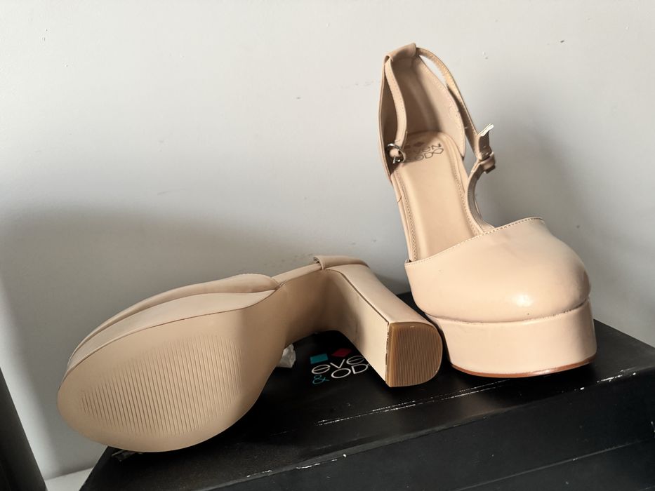 Vand sandale noi marimea 38