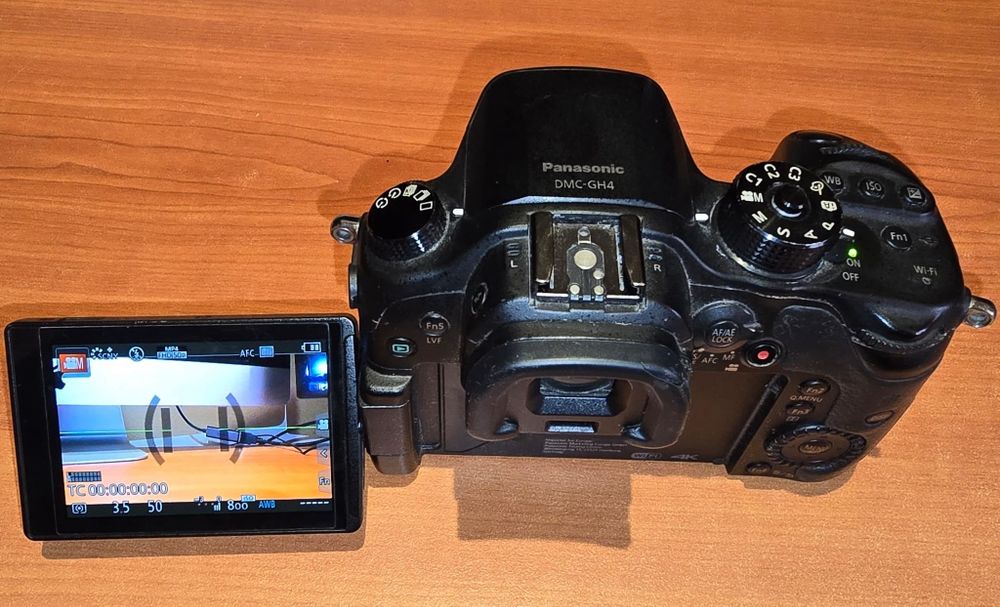 Panasonic GH4 + Lens Panasonic Lumix G 14mm f/2.5