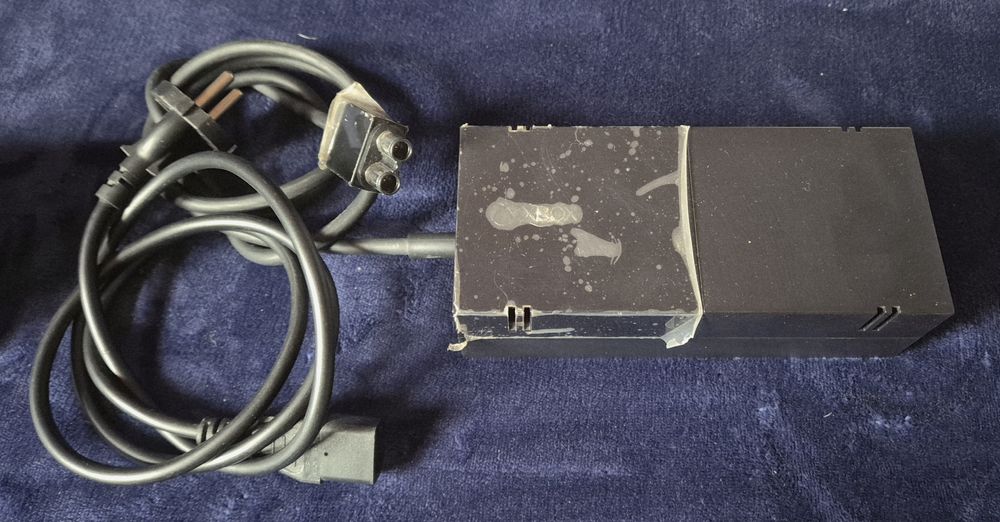 Xbox One 500GB + Kinect + 2 Controllere + 12 Jocuri