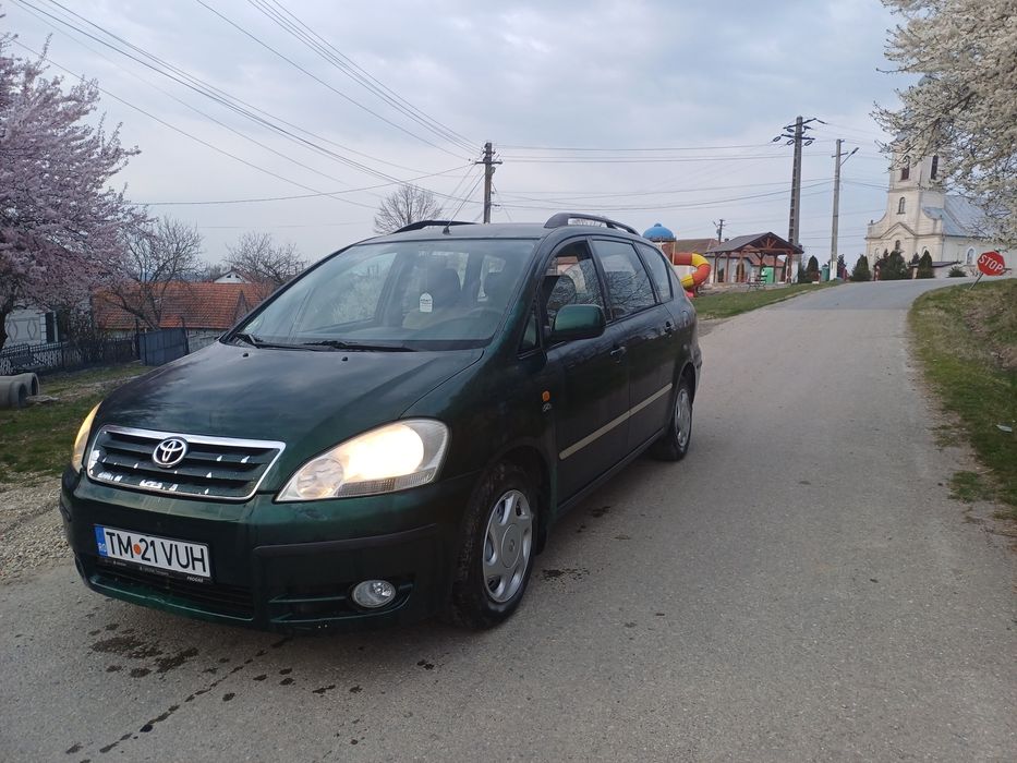 Vând Toyota Avensis Verso