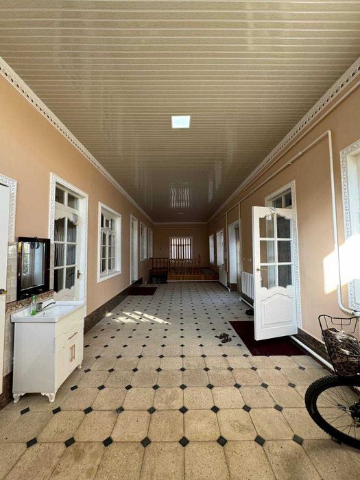 5 so’tiqli tayyor hovli sotiladi. Gaz, svet, suvdan muammosi yoq.