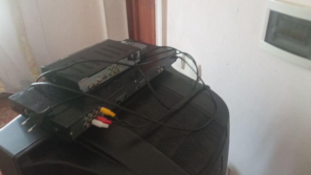 Televizor sotiladi 2 ta daewoo bilan Lg