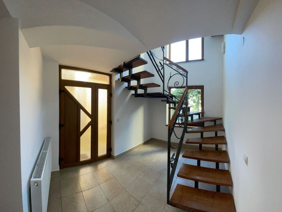 Casa în cartierul Trei Stejari – ideală pentru o familie / birouri / investiție