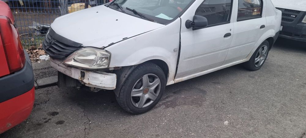 Logan 2010 gpl ușor avariat