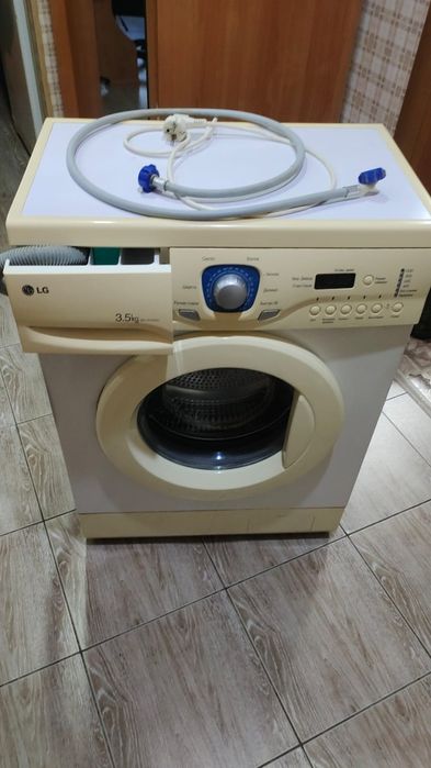 Продам стиральную машинку автомат .
