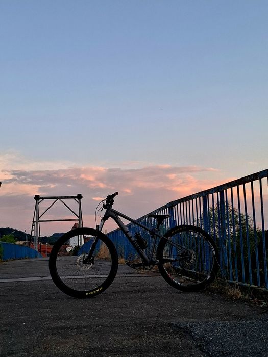 Vînd bicicleta cube aim ex, în stare perfecta