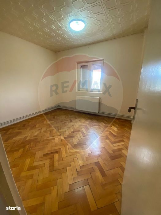 Apartament cu 3 camere de vânzare în zona apreciata