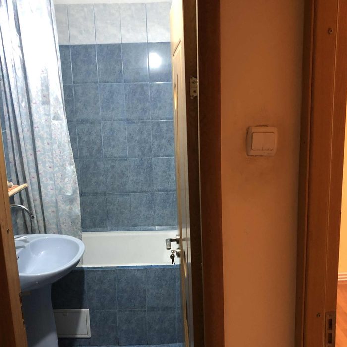 Apartament 3 camere semidecomandat