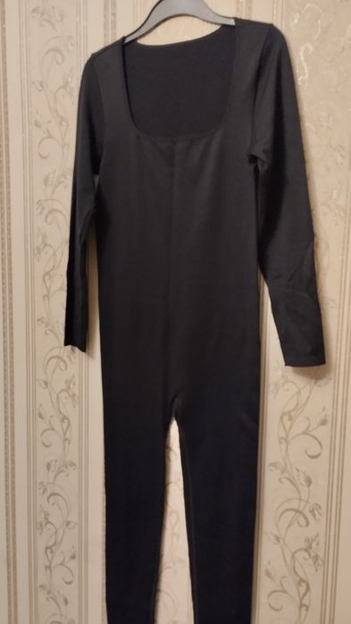 Черный комбинезон с кардиганом