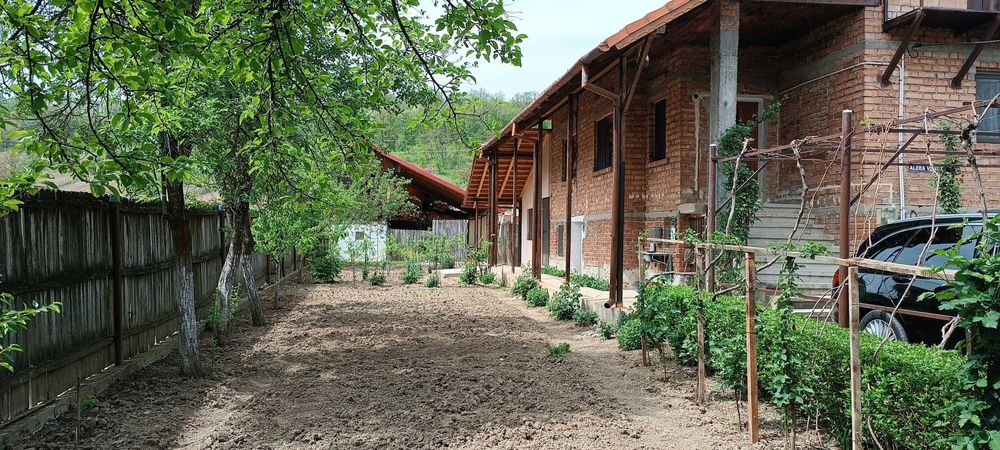 Casă de vânzare în Gorj zonă liniștită, colinară
