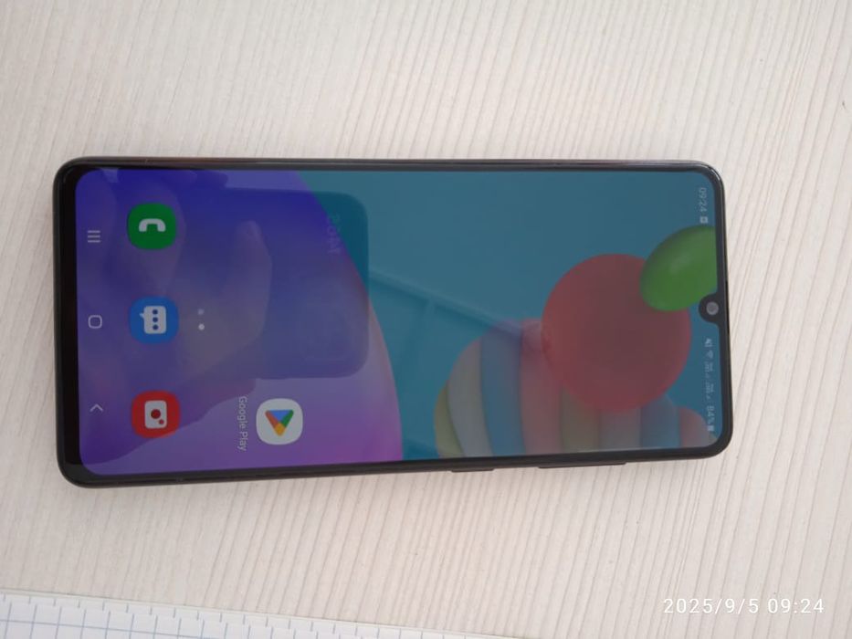 Продам Самсунг А41 в идеале в ремонте не был