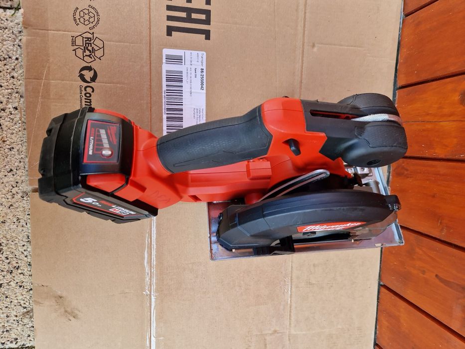 Milwaukee circular pe  acumulatori