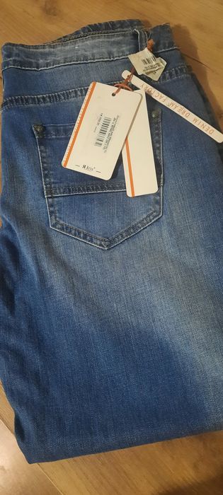 Продам новые женские джинсы