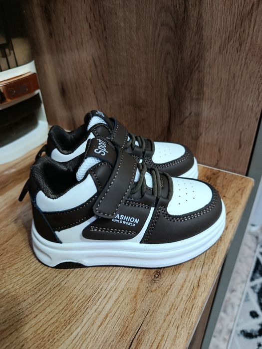 Продам детскую обувь