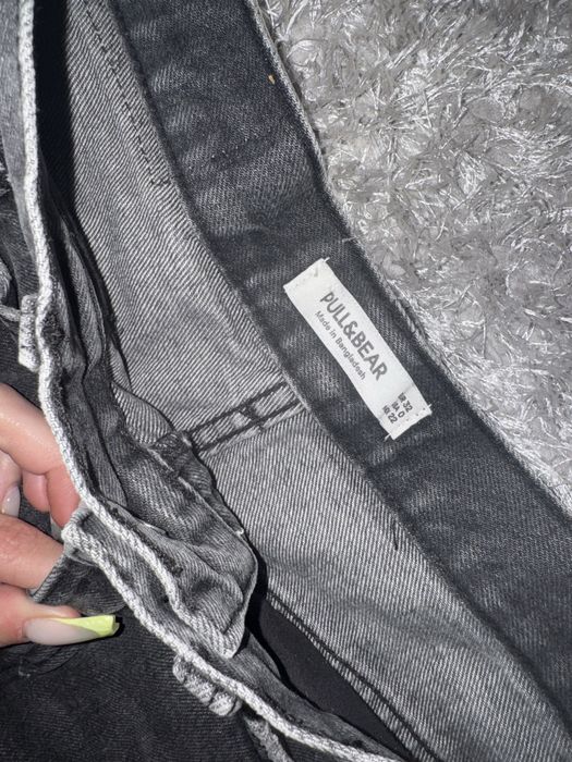 Черни къси панталони и тениска с панделки