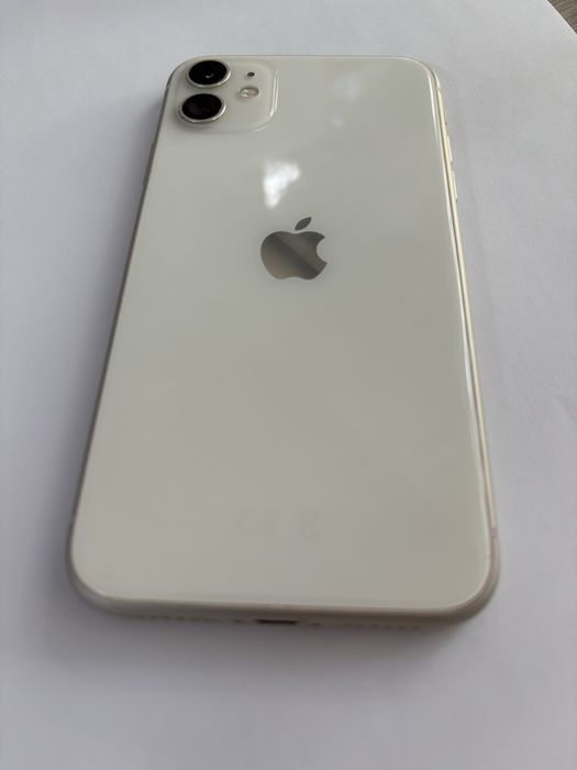 iPhone 11 белого цвета