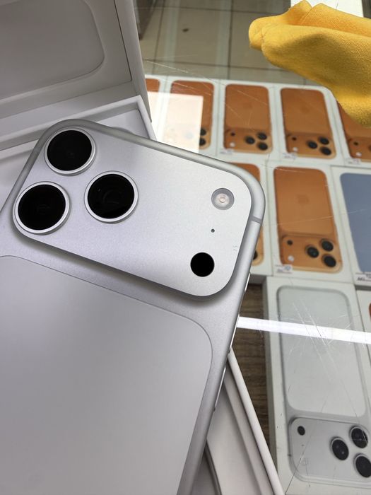 iPhone 17 Pro Max 256 Silver  e/Sim б/у