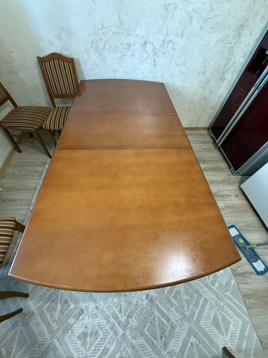 Стол со стульями